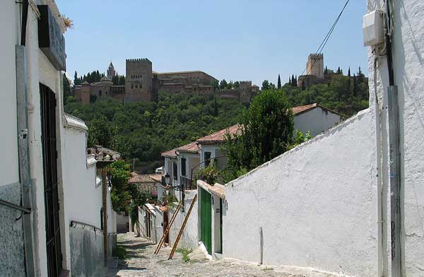 Barrio del Albaicín con la Alhambra al fondo